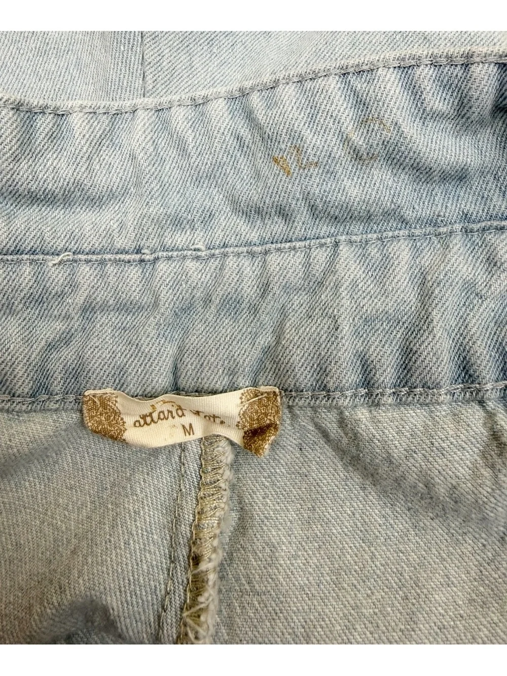 Altar’d State High Rise Light Wash Jean Shirts Size Medium - Picture 4 of 5